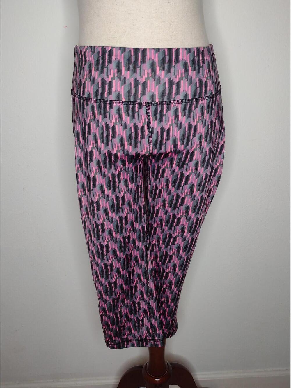 NWOT Danskin Women's Pink/Gray/Cropped Activewear Leggings Size XS